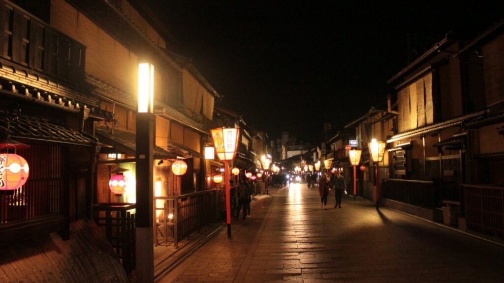 Hanami-koji at Night