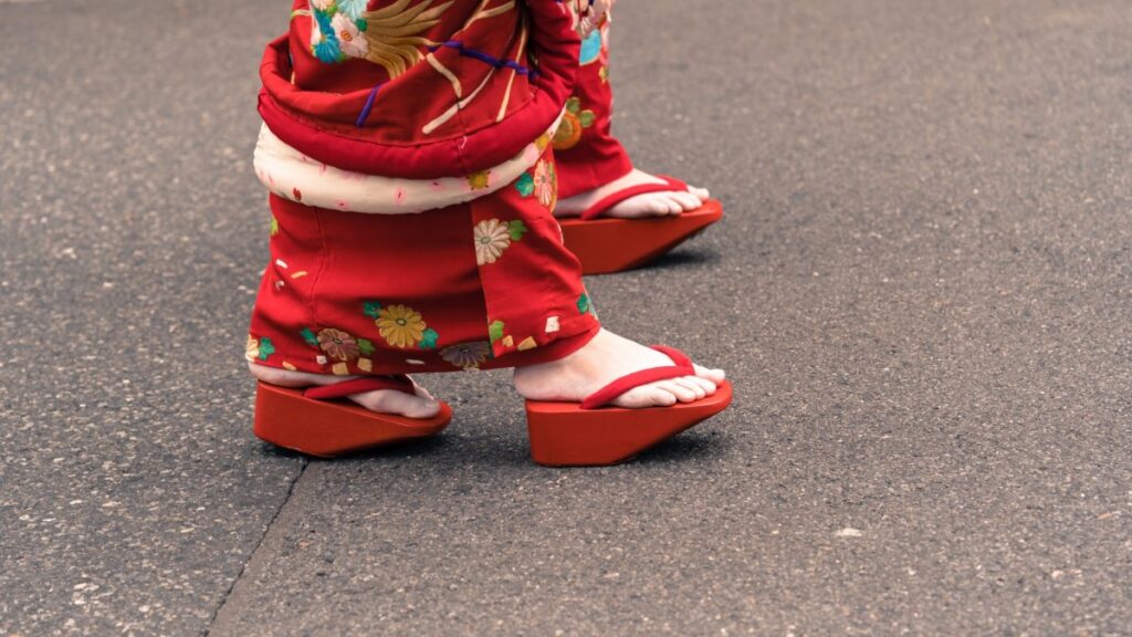 A maiko's feet