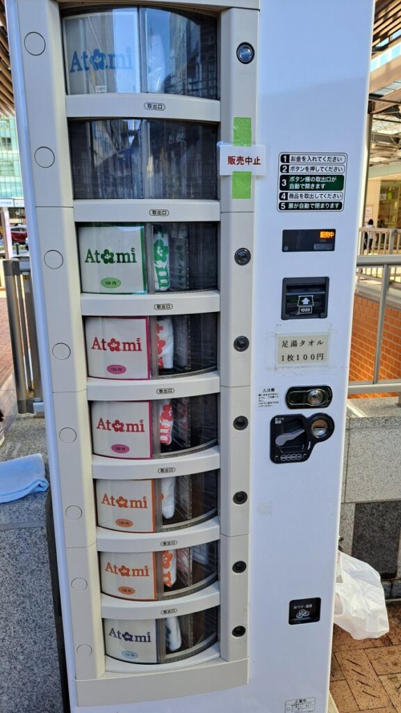 Towel vending machine