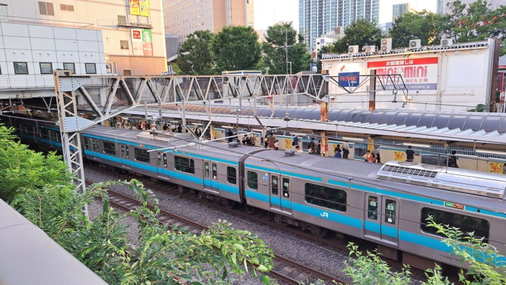 Conveniently located with a direct connection via the Keihin-Tohoku Line.