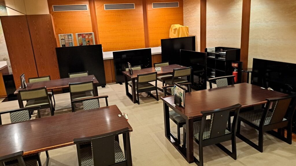 A shop where you can freely choose even a table for four.