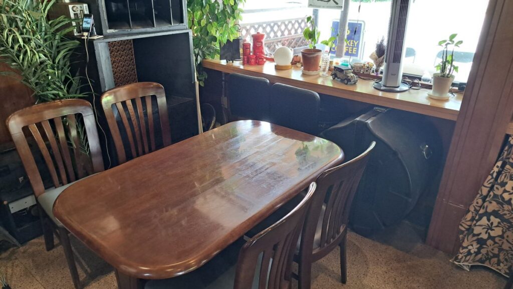 Inside the Tea-O shop