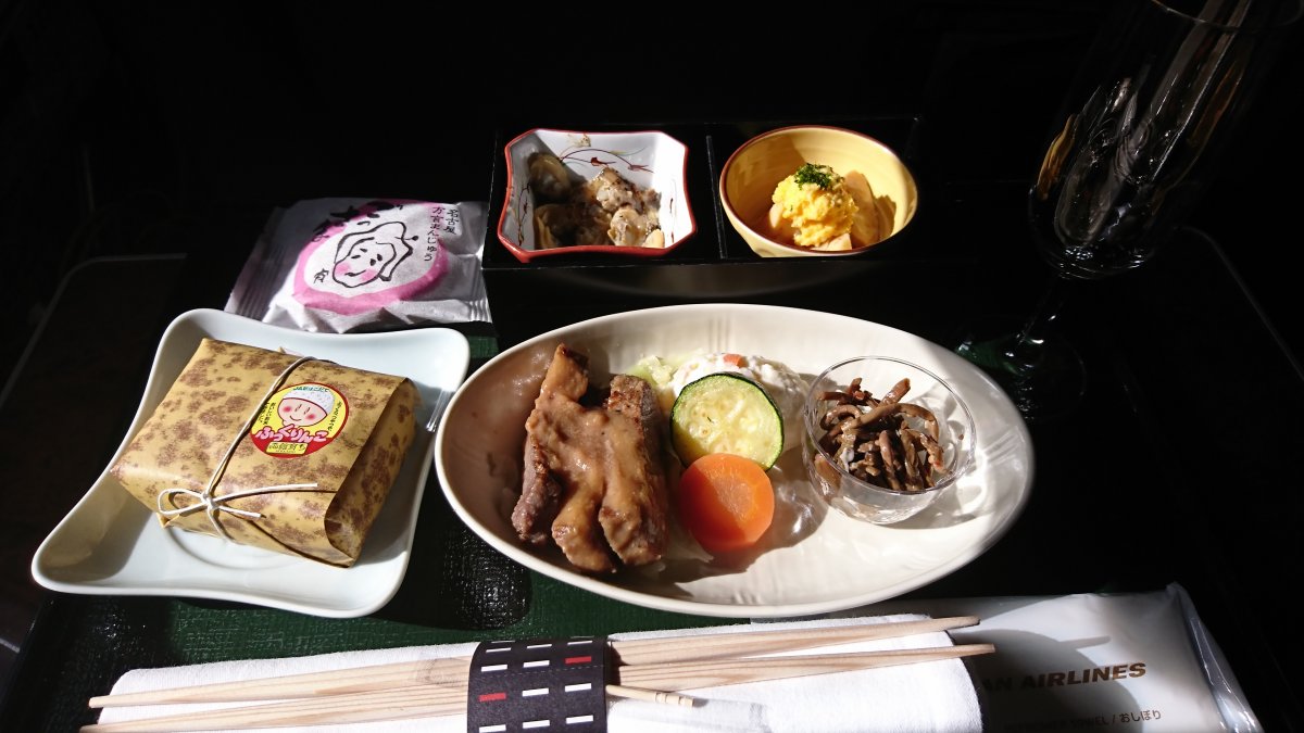 Meals served in First Class (Haneda to Sapporo) – June 2019