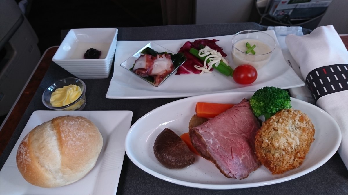 Meals served in First Class (Haneda to Sapporo) – April 2019