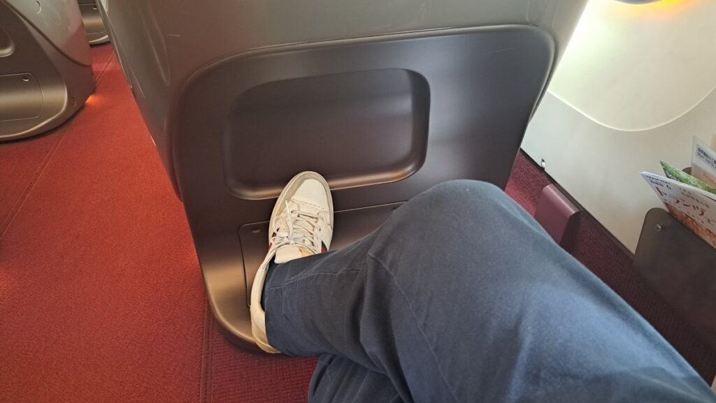 The space in front of and behind the Gran Class seat