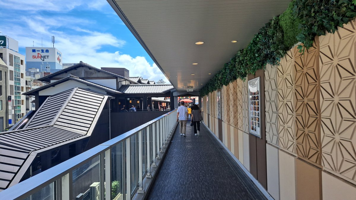 Direct walkway to Tenseien Odawara Station Annex