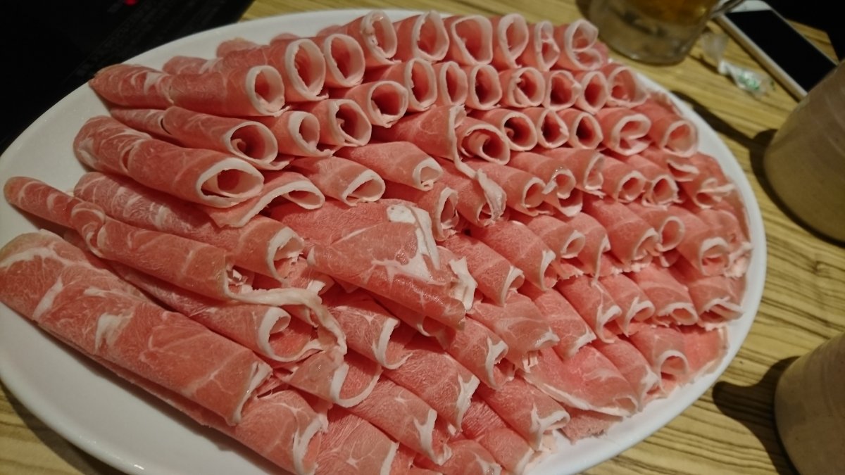 A tower of thinly sliced ​​lamb