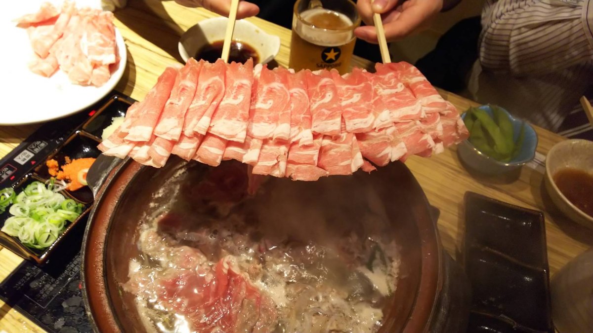 The spot where you pick up the meat and put it in.
