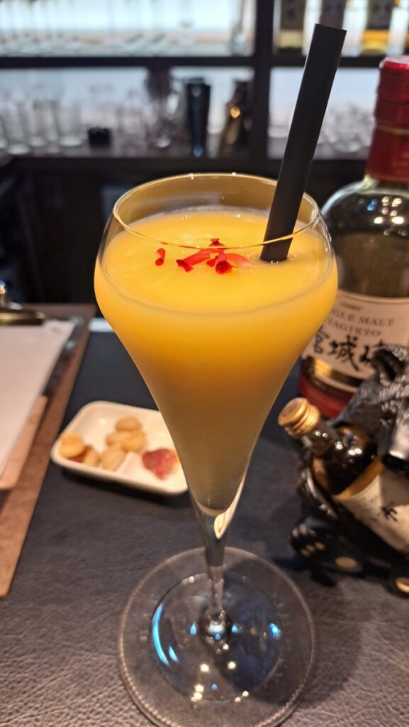 For fruit cocktails, there is a wide variety of fruits available, so you can choose your favorites to create your own cocktail.