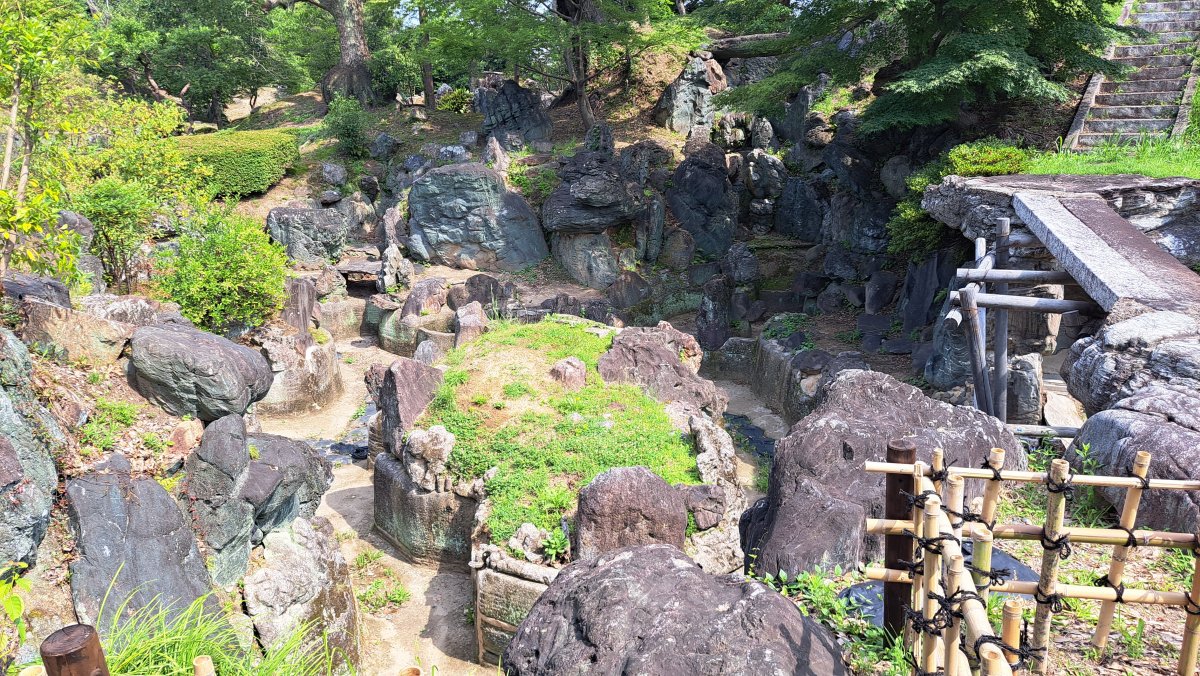 The dynamic stonework of the Ninomaru Garden