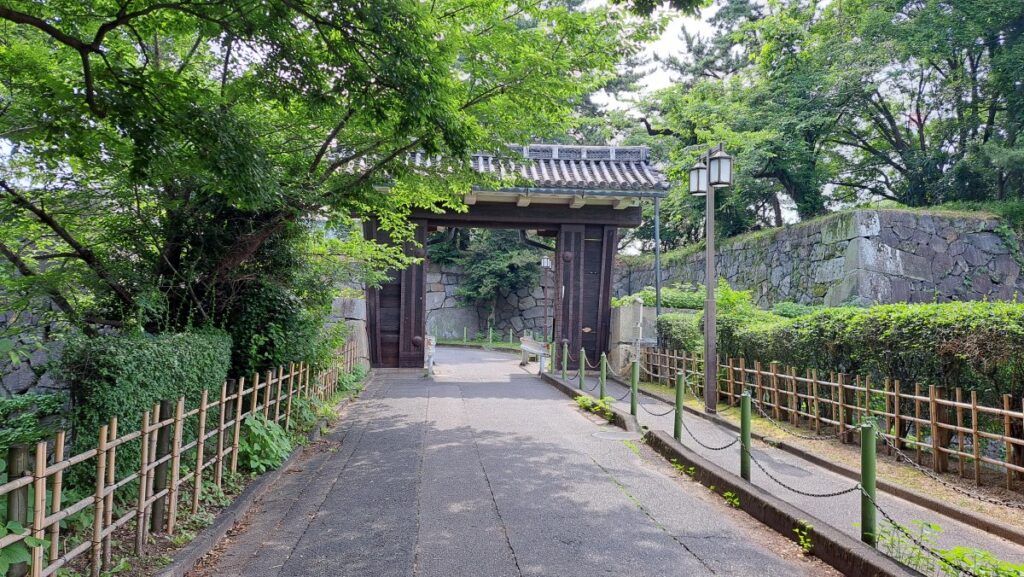 East Gate (Ninomaru Ote Ninomon)
