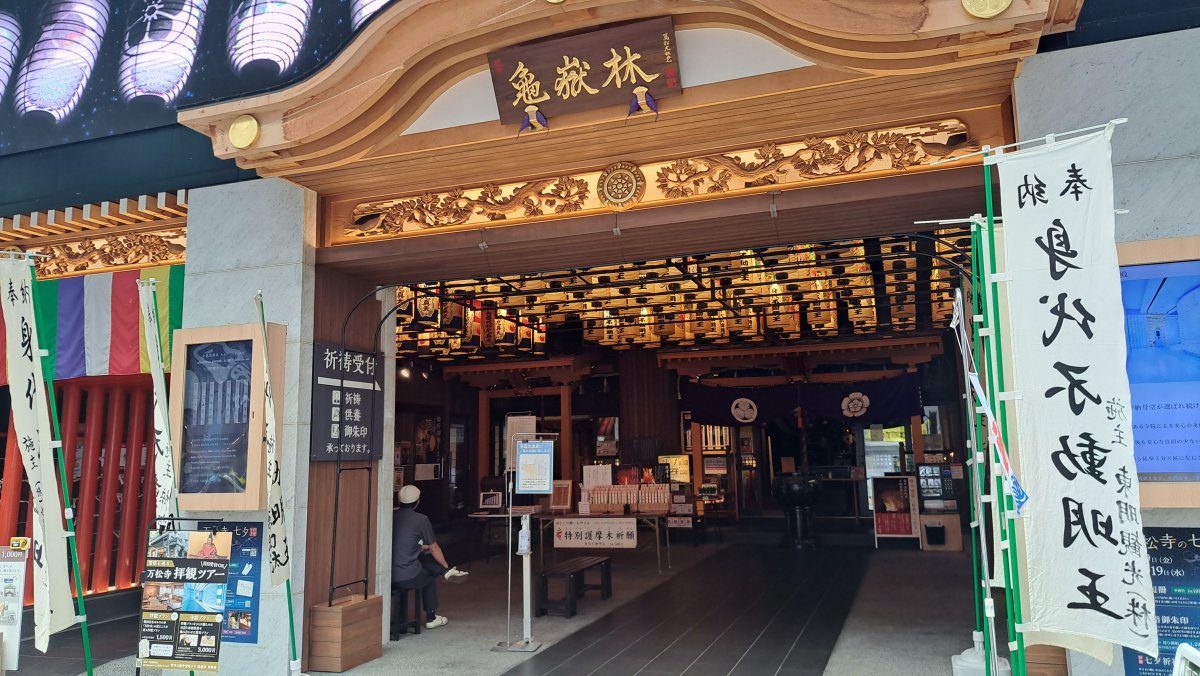 The main hall has an advanced design incorporating digital high-tech