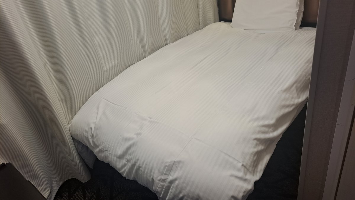 APA Hotel bed