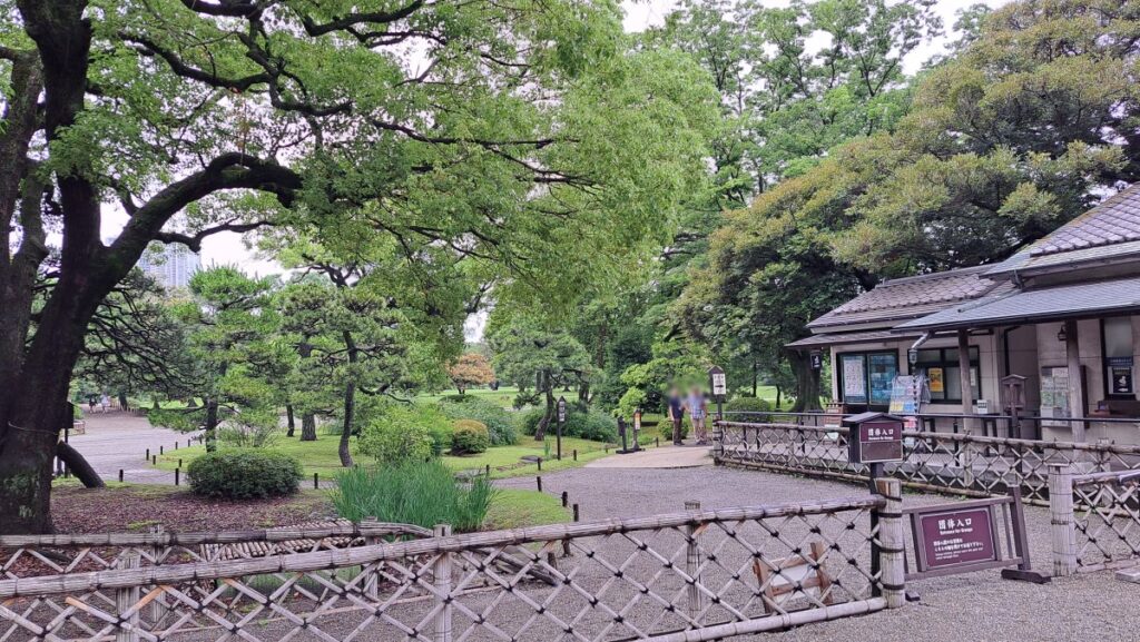 The ticket office and entrance to Hama-rikyu Gardens.