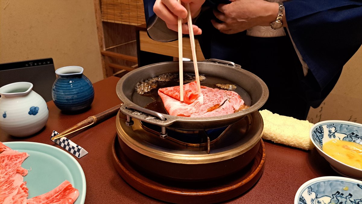 The ultimate, most delicious sukiyaki, finished right before your eyes by a dedicated attendant.