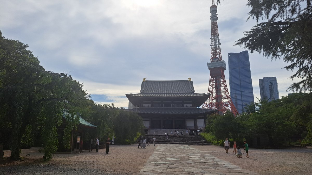 Zojoji Temple's Main Hall with Tokyo Tower in the background.