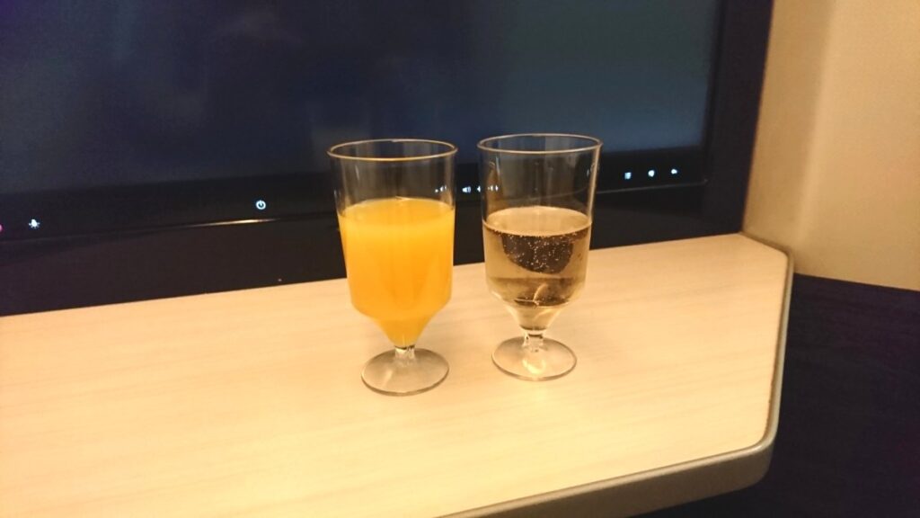 シャンパンとオレンジジュース