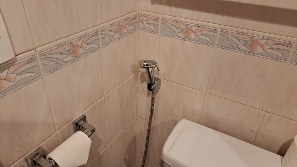 ベトナム式シャワー（のある）トイレ