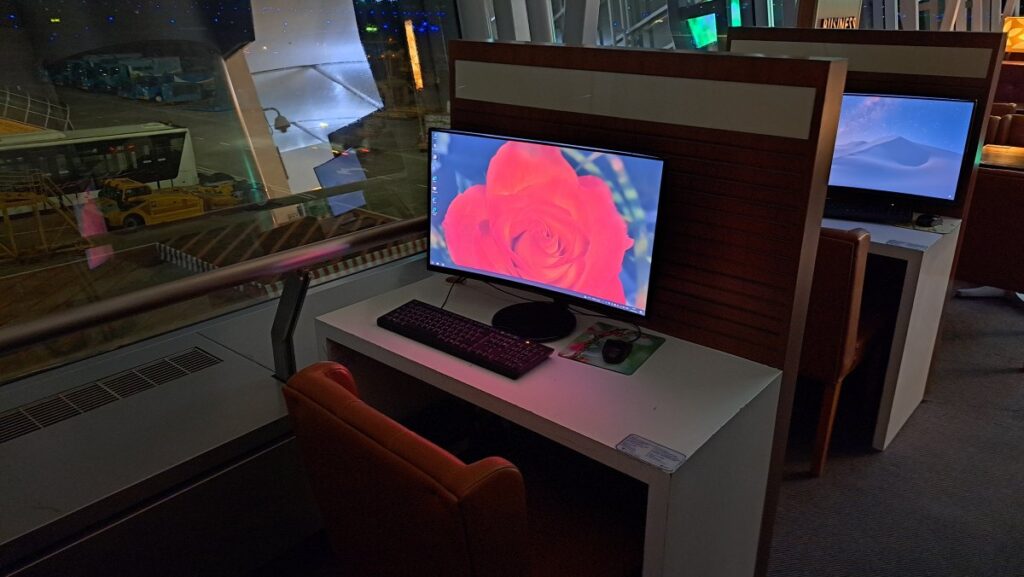 ROSE Business Lounge 設置のパソコン