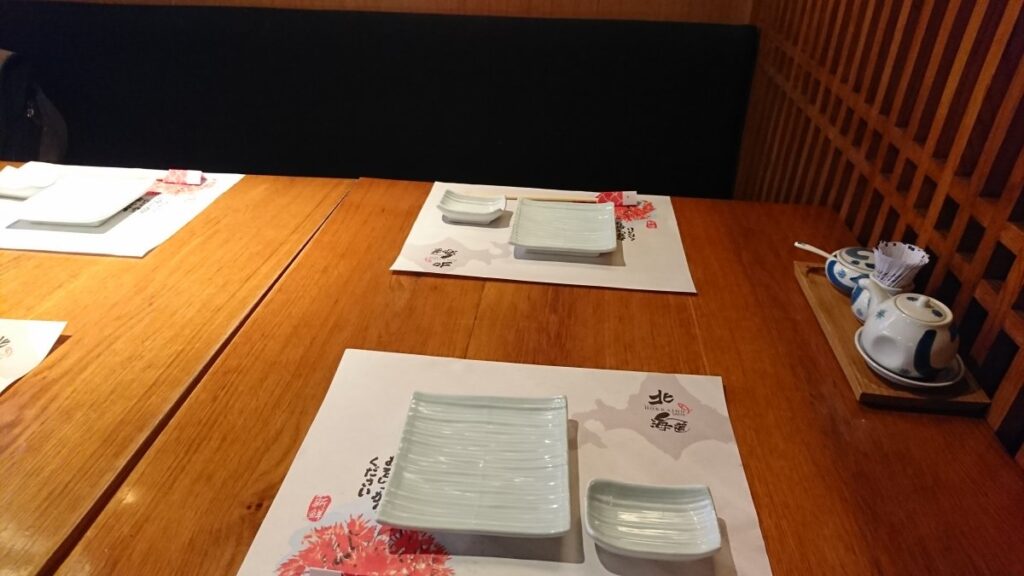 HOKKAIDO SACHI の1階テーブル