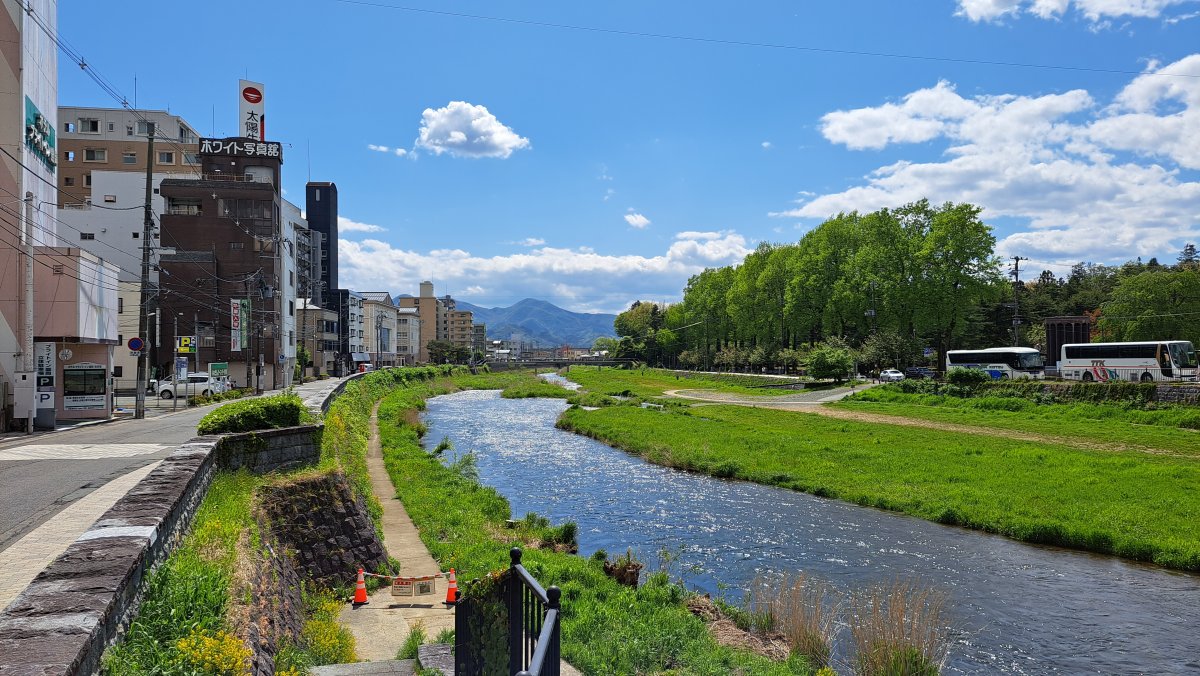 中津川と岩手城跡公園