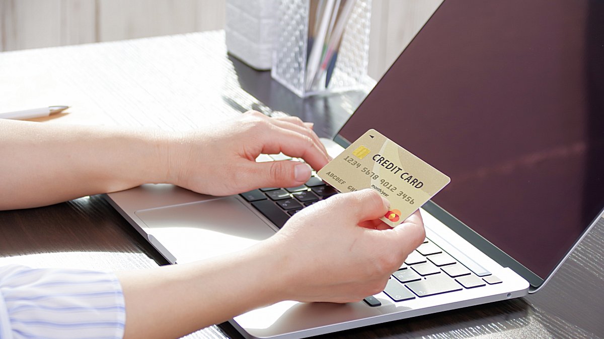 クレジットカードとパソコン