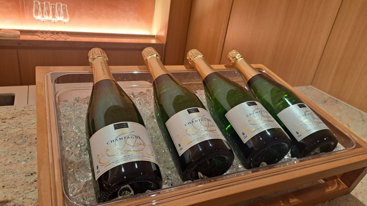 KIX PREMIUM LOUNGE のシャンパン