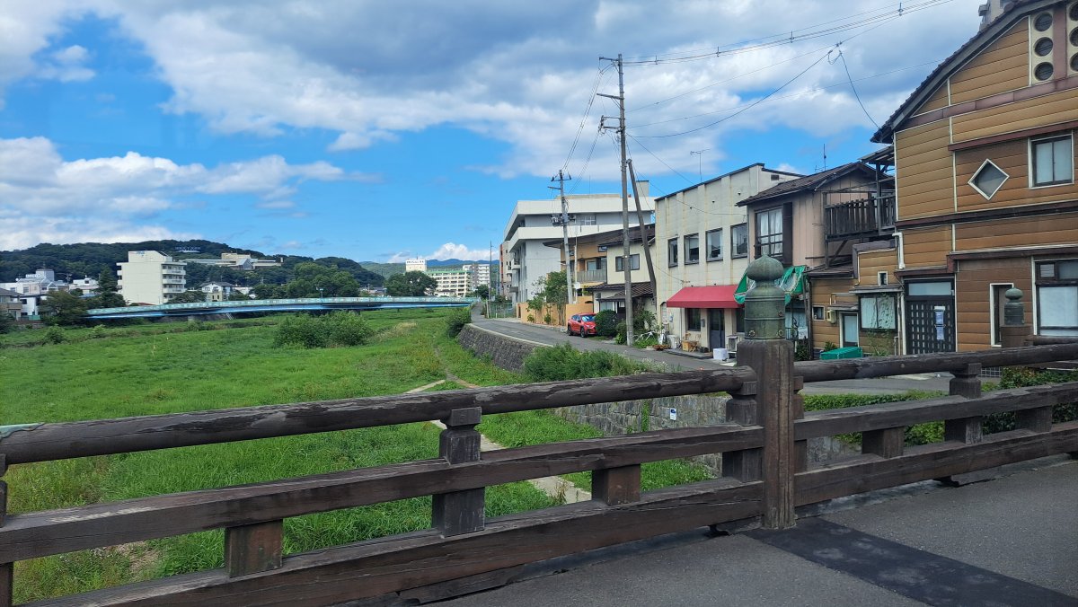 上の橋から見る景色