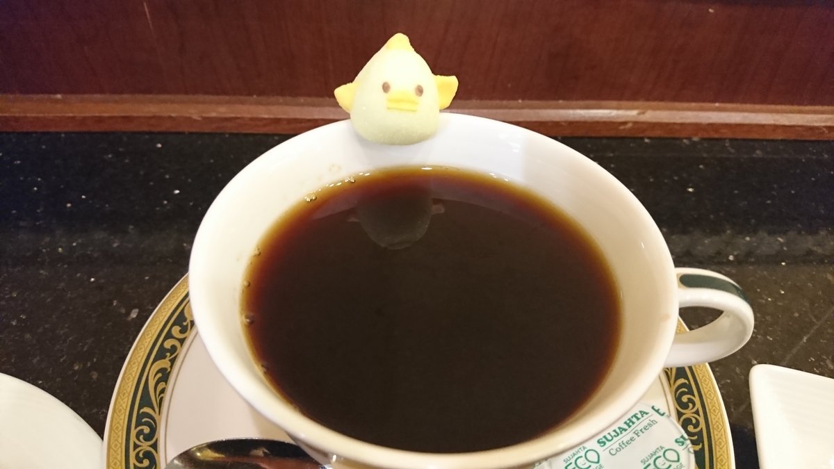 カップの縁のぴよりんシュガー
