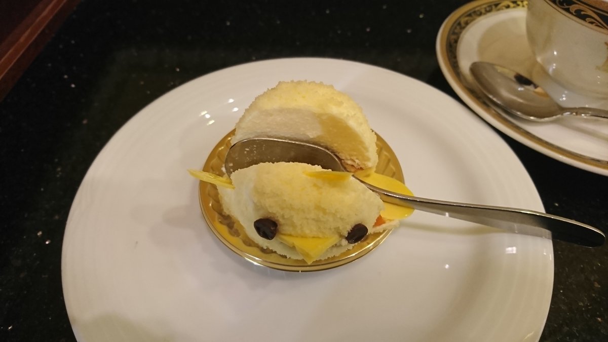 スプーンでカットしたぴよりん